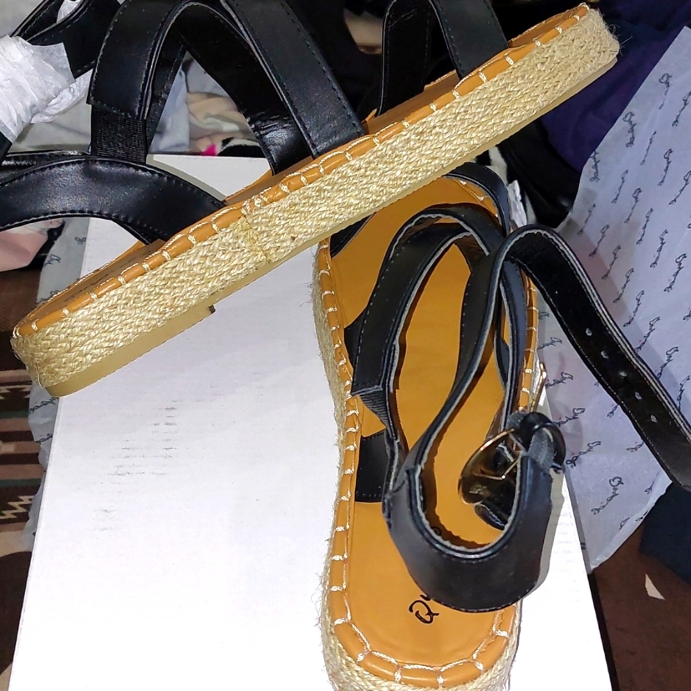 Espadrilles - Picture 2 of 4